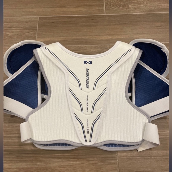 Bauer Hockey Shoulder Pads- Junior Large - Picture 5 of 10